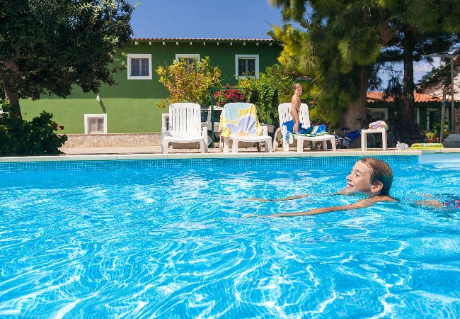 Casa rural en Deltebre - RIUEBRE - Casa Rural para grupos con piscina