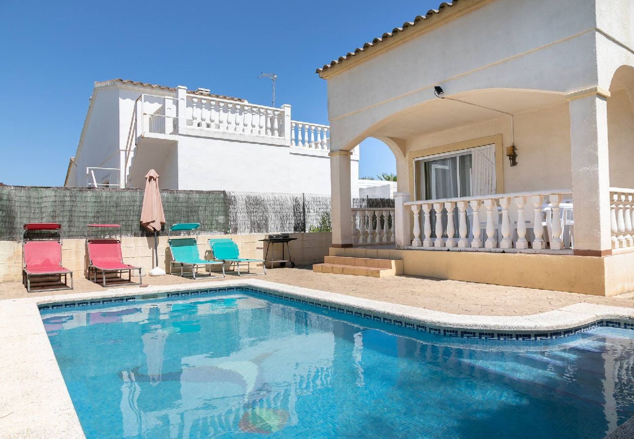 Casa en Riumar - ALBA · Nice house with private pool, garden and bb