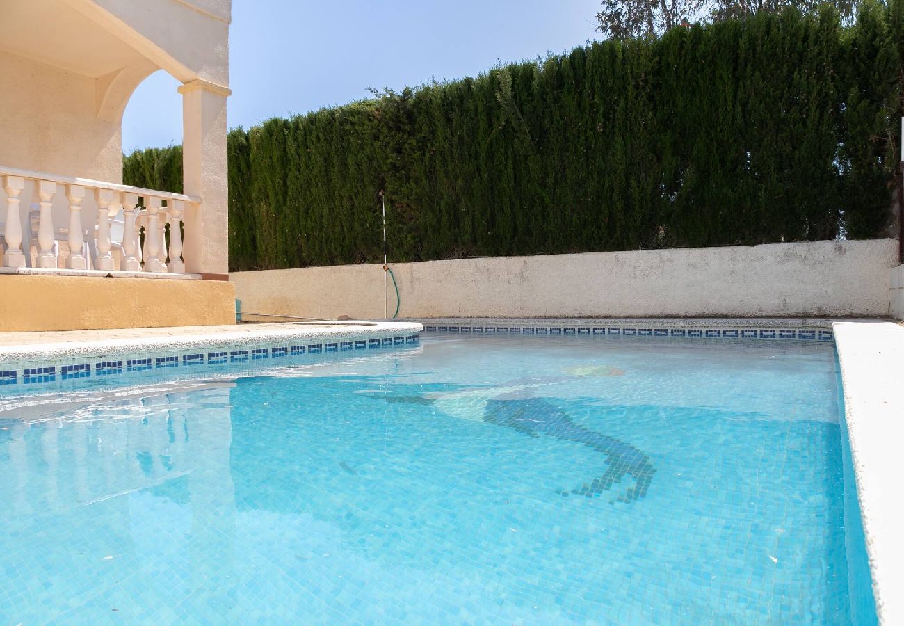 Casa en Riumar - ALBA · Nice house with private pool, garden and bb