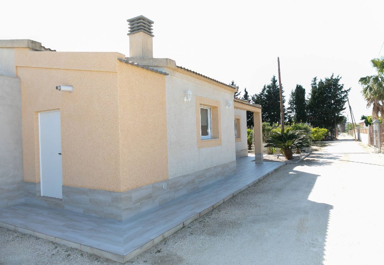 Casa en Deltebre - AIMAR - Casa con piscina privada y barbacoa