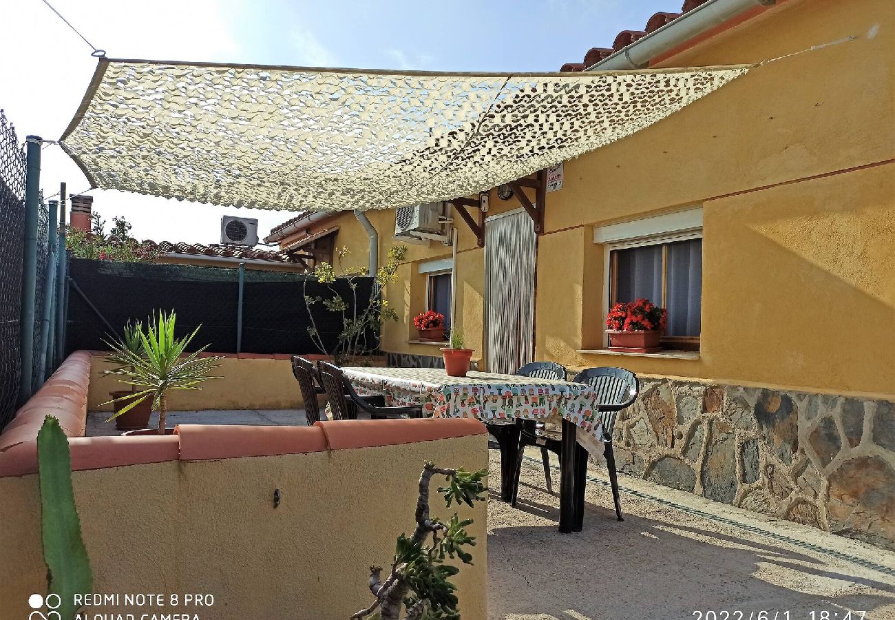 Casa en Deltebre - Galet · House for 4 people with barbecue and near