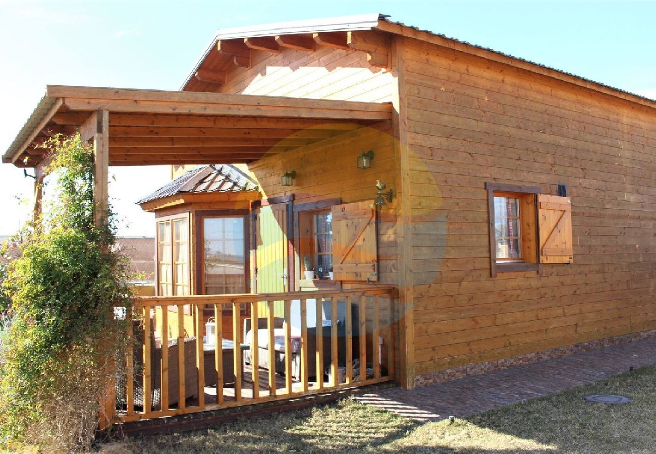 Casa rural en Els Muntells - CARMETA - Casita de madera con piscina privada