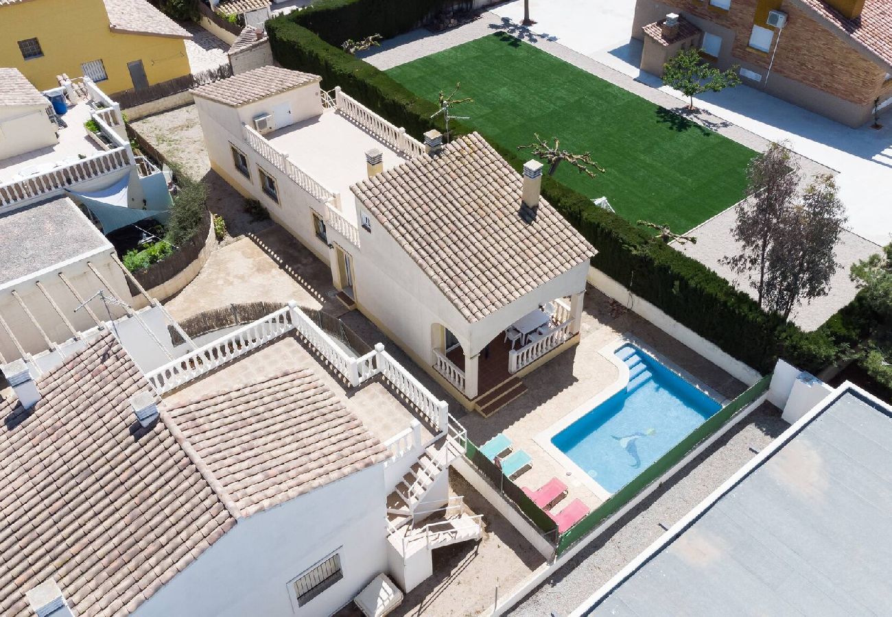 Casa en Riumar - ALBA · Nice house with private pool, garden and bb