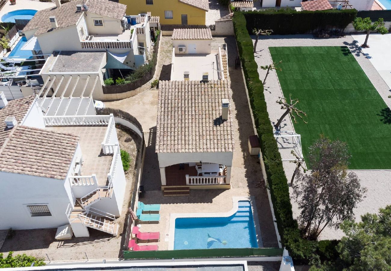 Casa en Riumar - ALBA · Nice house with private pool, garden and bb