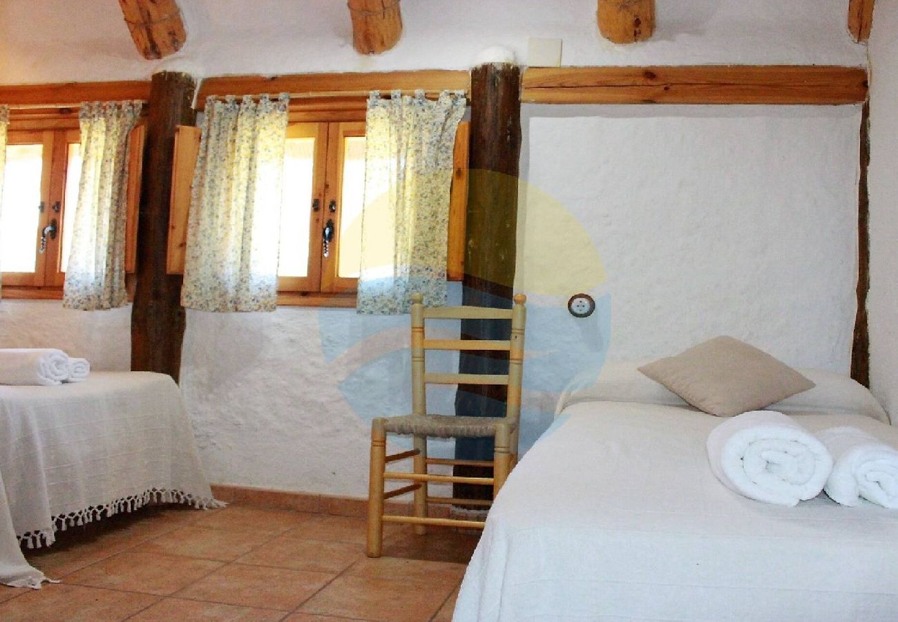 Cottage in Sant Jaume d'Enveja - B. GRAN - Barraca del Delta para 16 personas