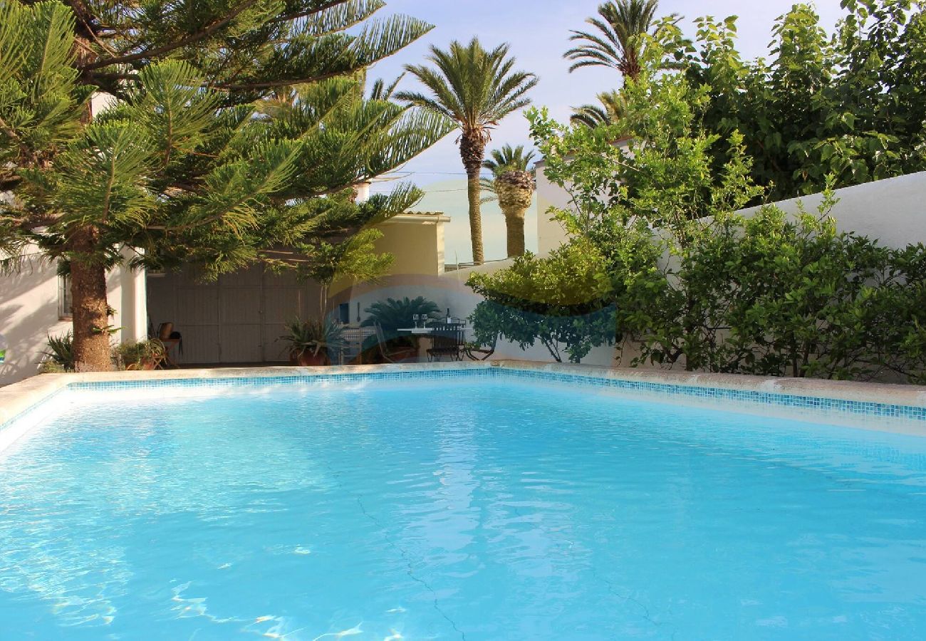 House in Poblenou del Delta - LLEVANTADA - Casa con piscina privada i barbacoa