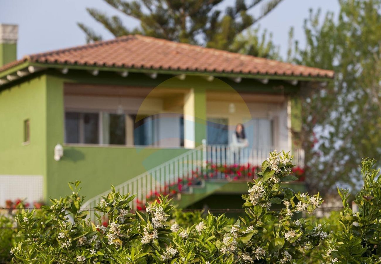 Cottage in Deltebre - RIUEBRE - Casa Rural para grupos con piscina