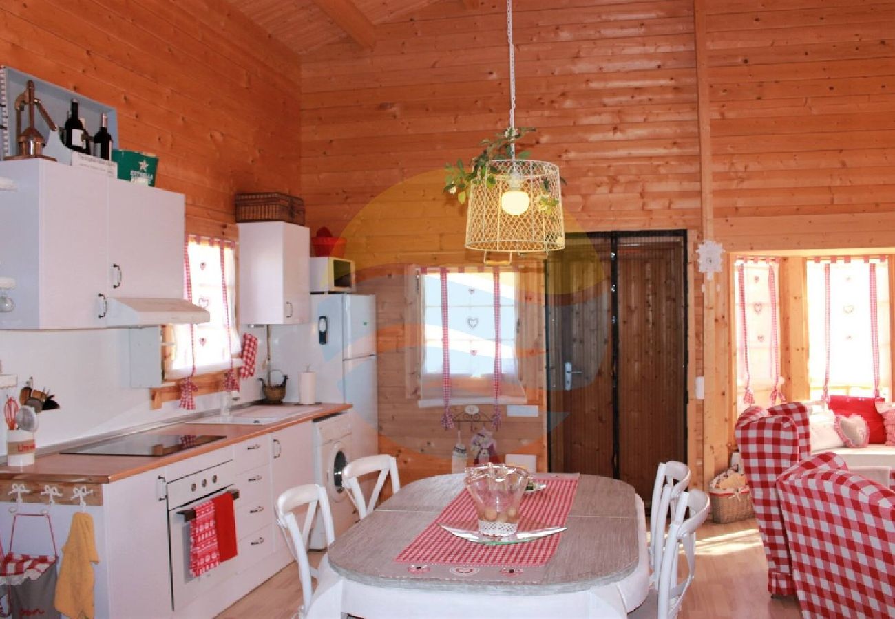 Cottage in Els Muntells - CARMETA - Casita de madera con piscina privada