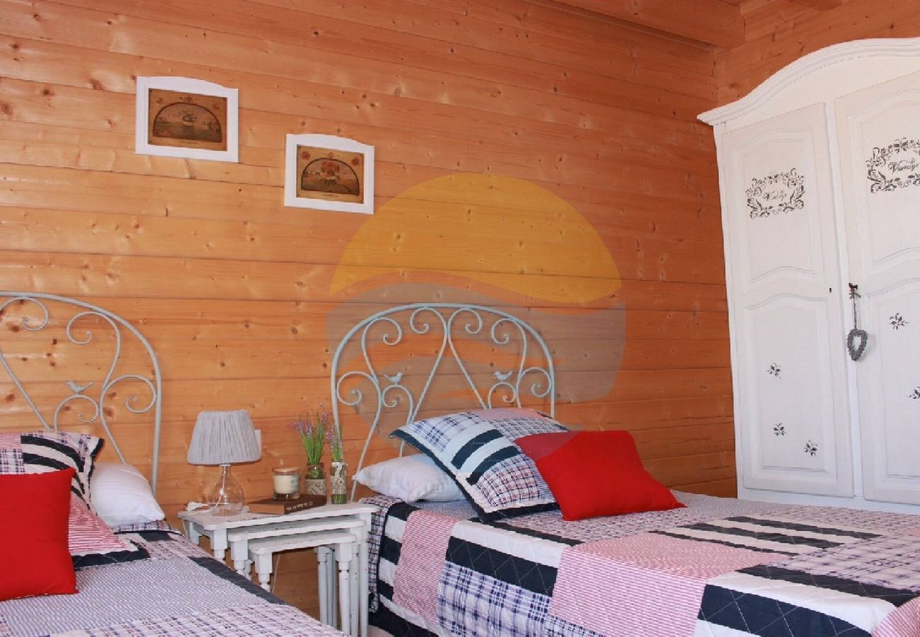 Cottage in Els Muntells - CARMETA - Casita de madera con piscina privada