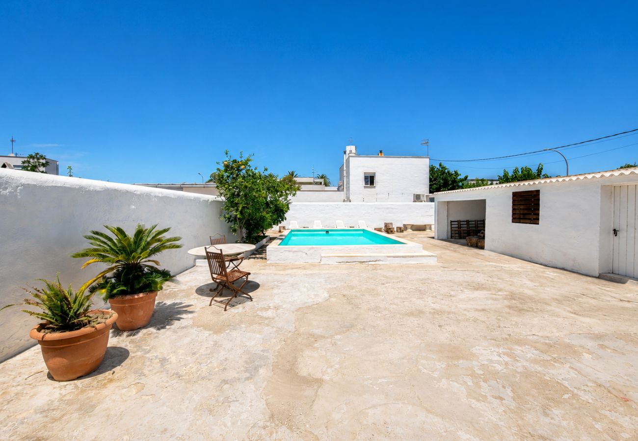 Maison à Poblenou del Delta - LLEVANTADA - Casa con piscina privada i barbacoa